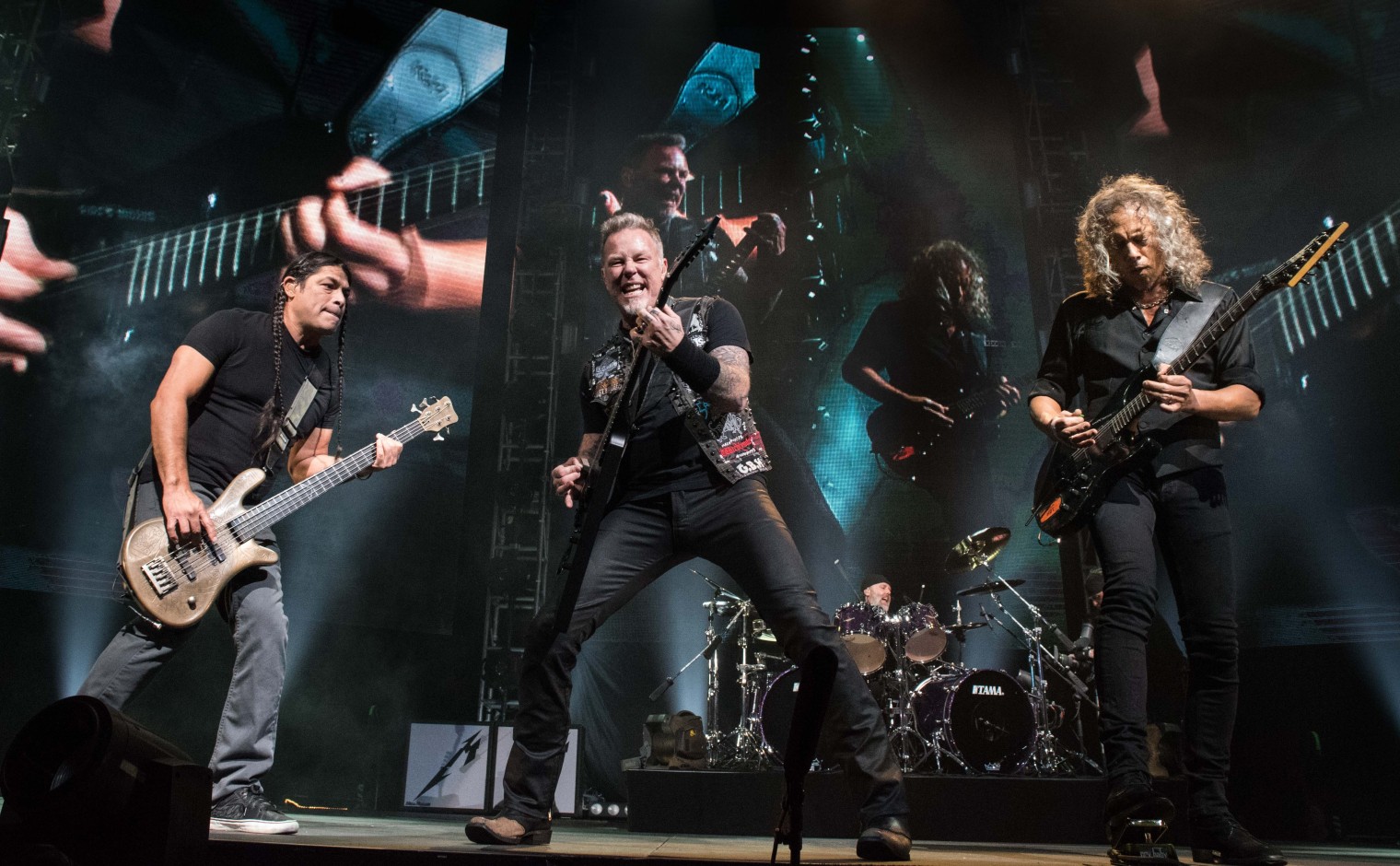 Metallica tijdens een optreden in Hong Kong (2017)