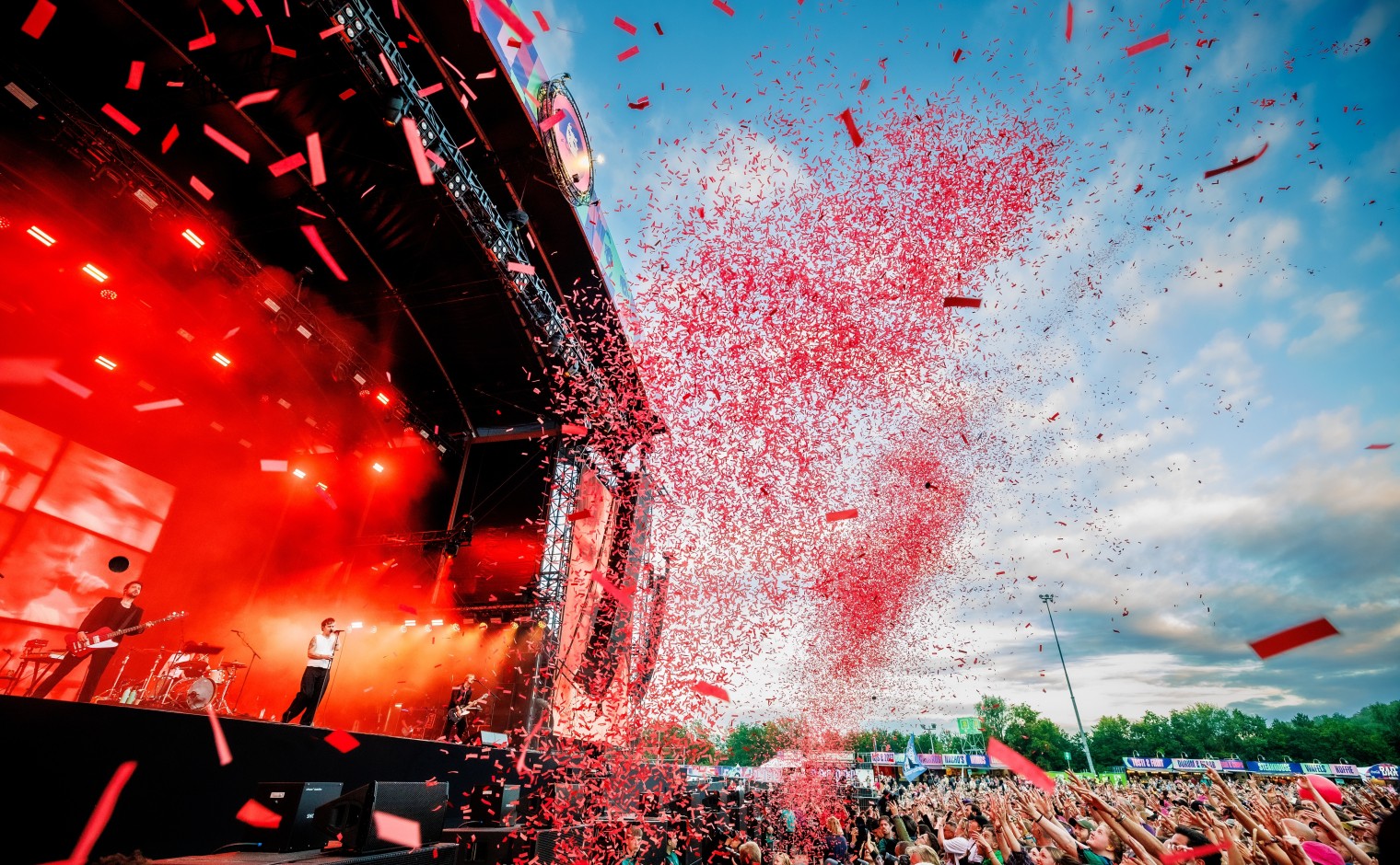 Optreden van Nothing But Thieves op Pinkpop 2024.