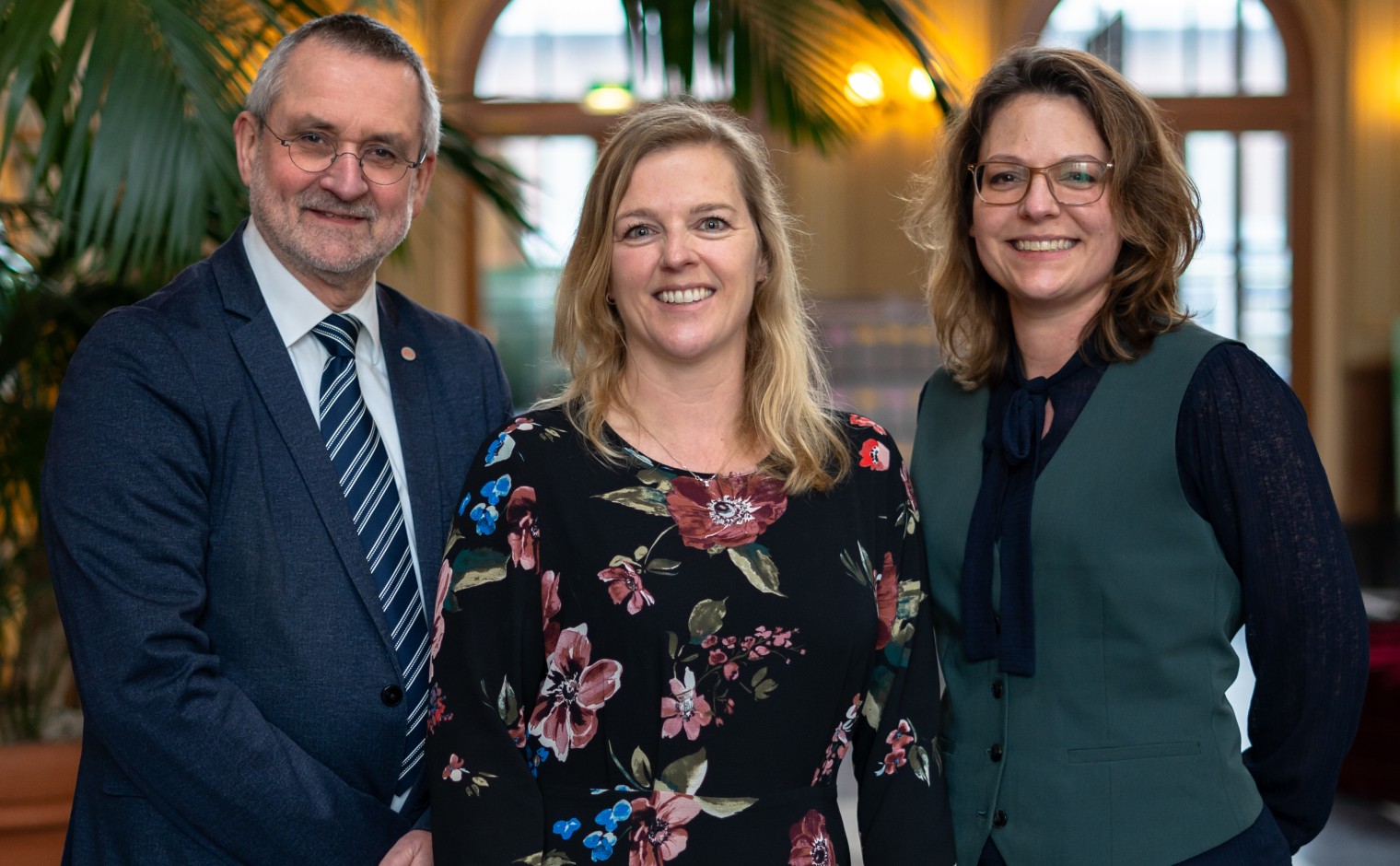 De directeuren van de drie MS-verenigingen: Chris Schouten (MS Vereniging Nederland), Rianne Wisgerhof (Nationaal MS Fonds) en Kirstin Heutinck (Stichting MS Research) (v.l.n.r.)