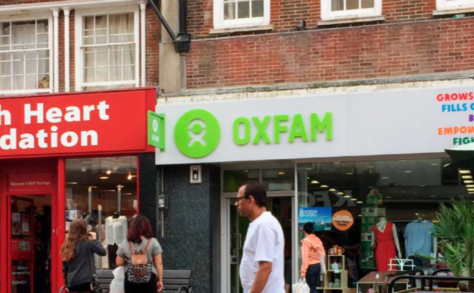 Store fronts van goede doelen-winkels in het Verenigd Koninkrijk