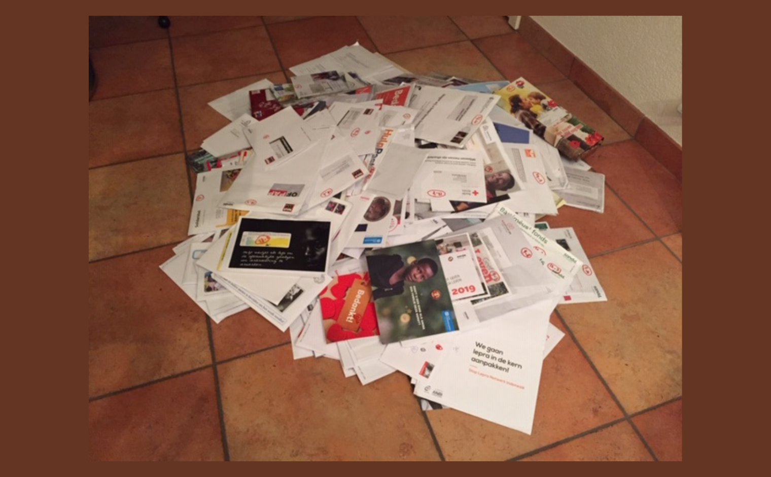 Schermers ontving stapels met direct mail van goede doelen.