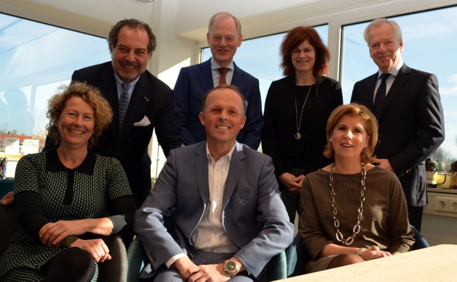 Staand vlnr: Jaap Nawijn, Jos van Lange, Harmienke Kloeze, Louis van Vliet Zittend vlnr: Roline de Wilde (directeur), Berend-Jan Rietveld, Bernadette van Buchem