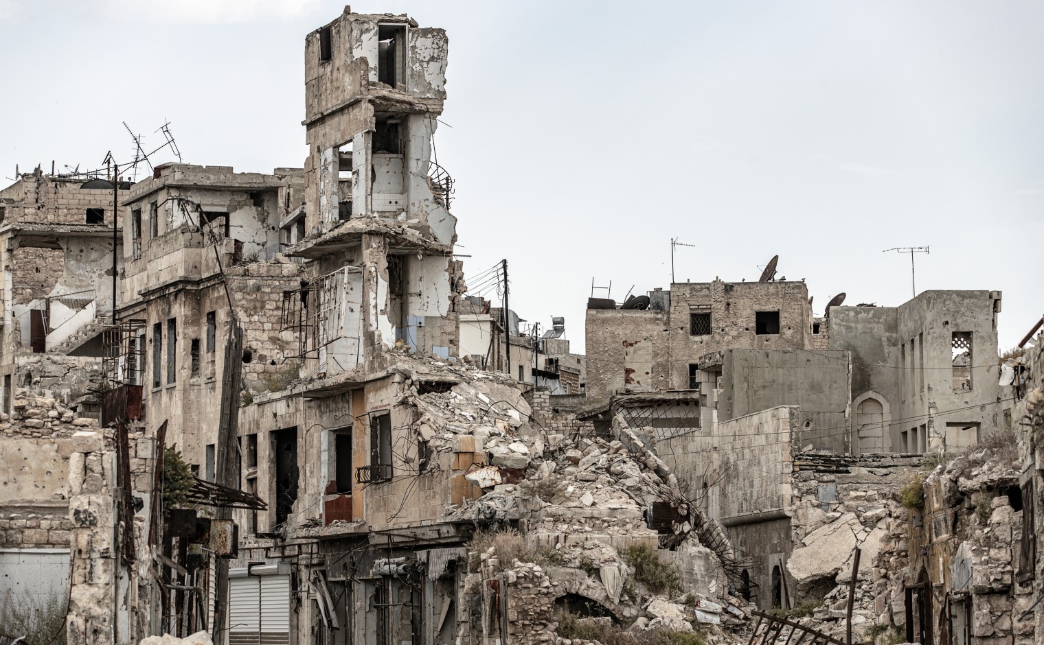 Gebouw in de stad Aleppo na een bombardement in 2019