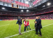 Wervingsactie met QR-codes op grote schermen bij wedstrijd Ajax-Sparta levert 32.000 euro op