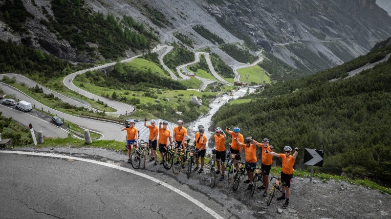 Stelvio di KiKa is een fondsenwervend evenement in Italië, waarbij deelnemers de iconische Passo dello Stelvio beklimmen om geld op te halen voor onderzoek naar kinderkanker