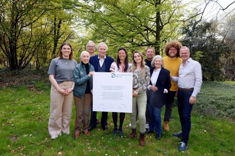 Jane met de leden van haar Circle of Hope (C) Roy Borghouts