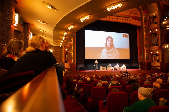 De documentaires worden vaak vergezeld door een gesprek. (C) IDFA