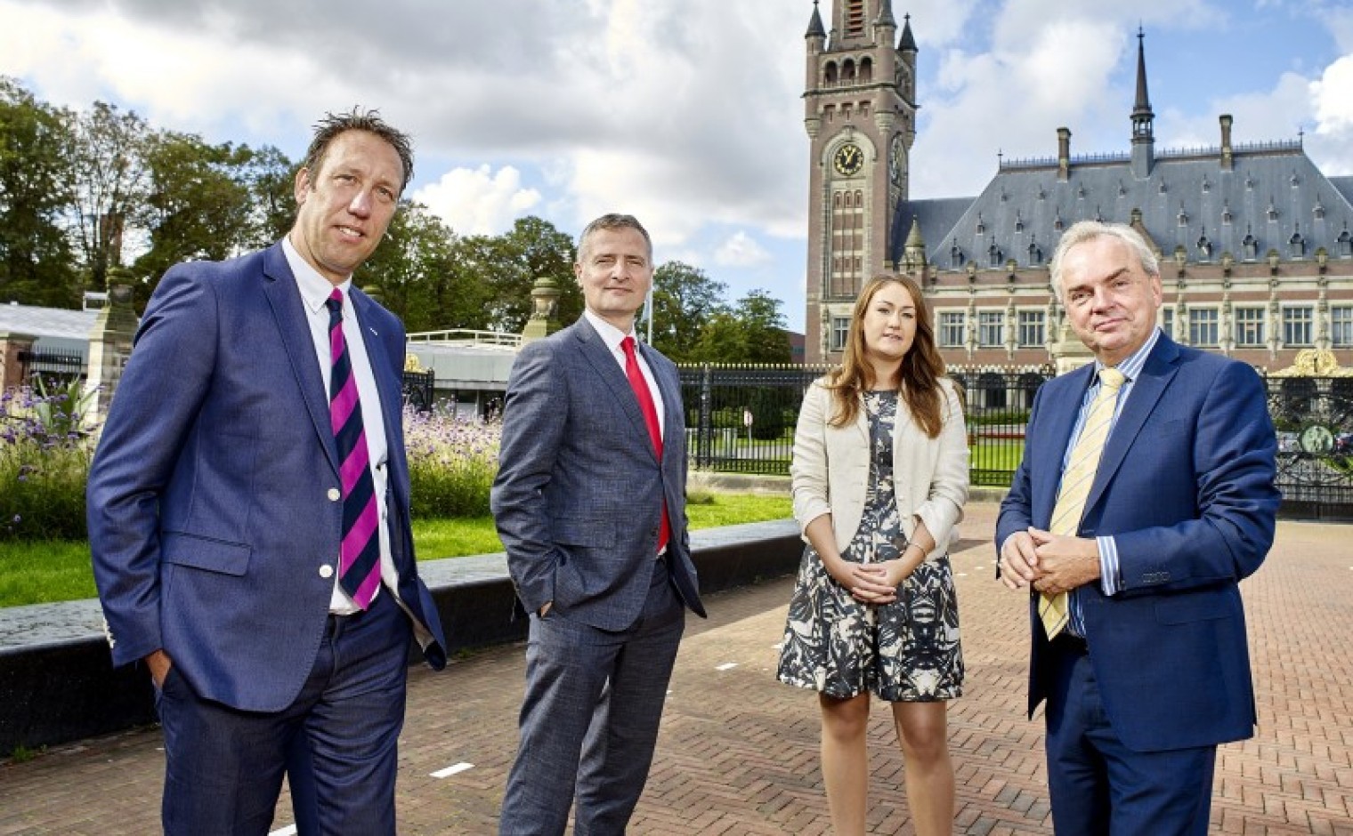 Helemaal rechts: Steven van Eijck initiatiefnemer van de Maatschappelijke Alliantie.