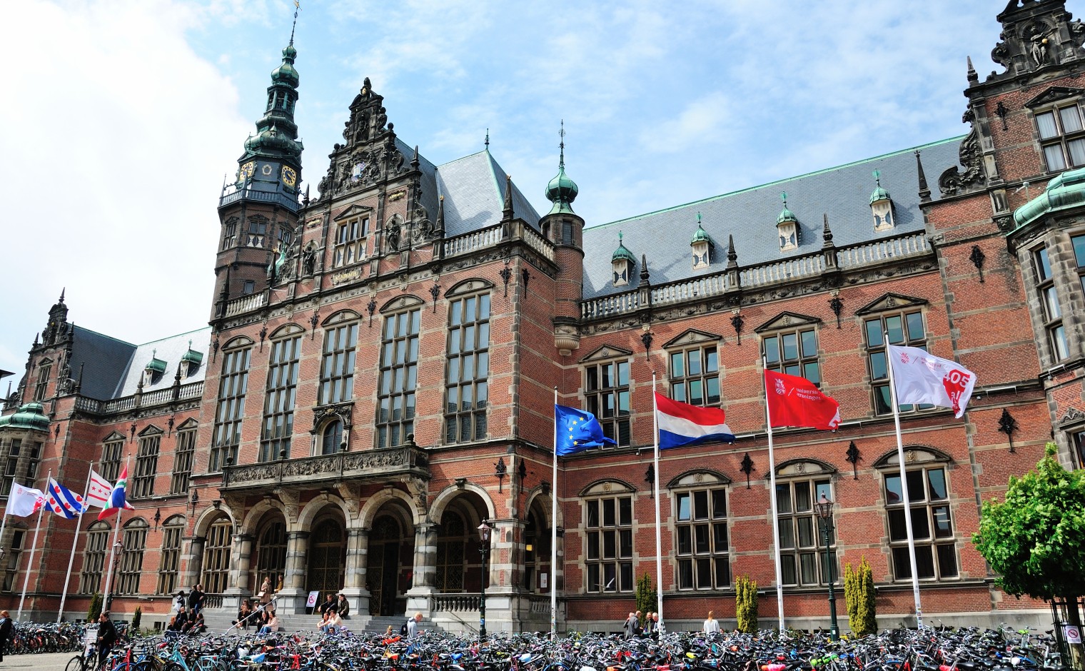 Hoofdgebouw van de Rijksuniversiteit Groningen.