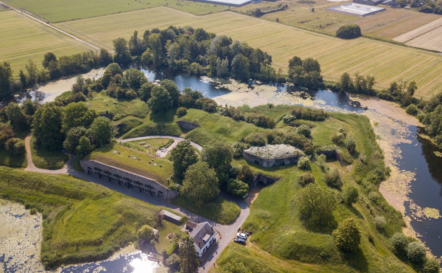 Fort bij 't Hemeltje in Houten, vanuit de lucht