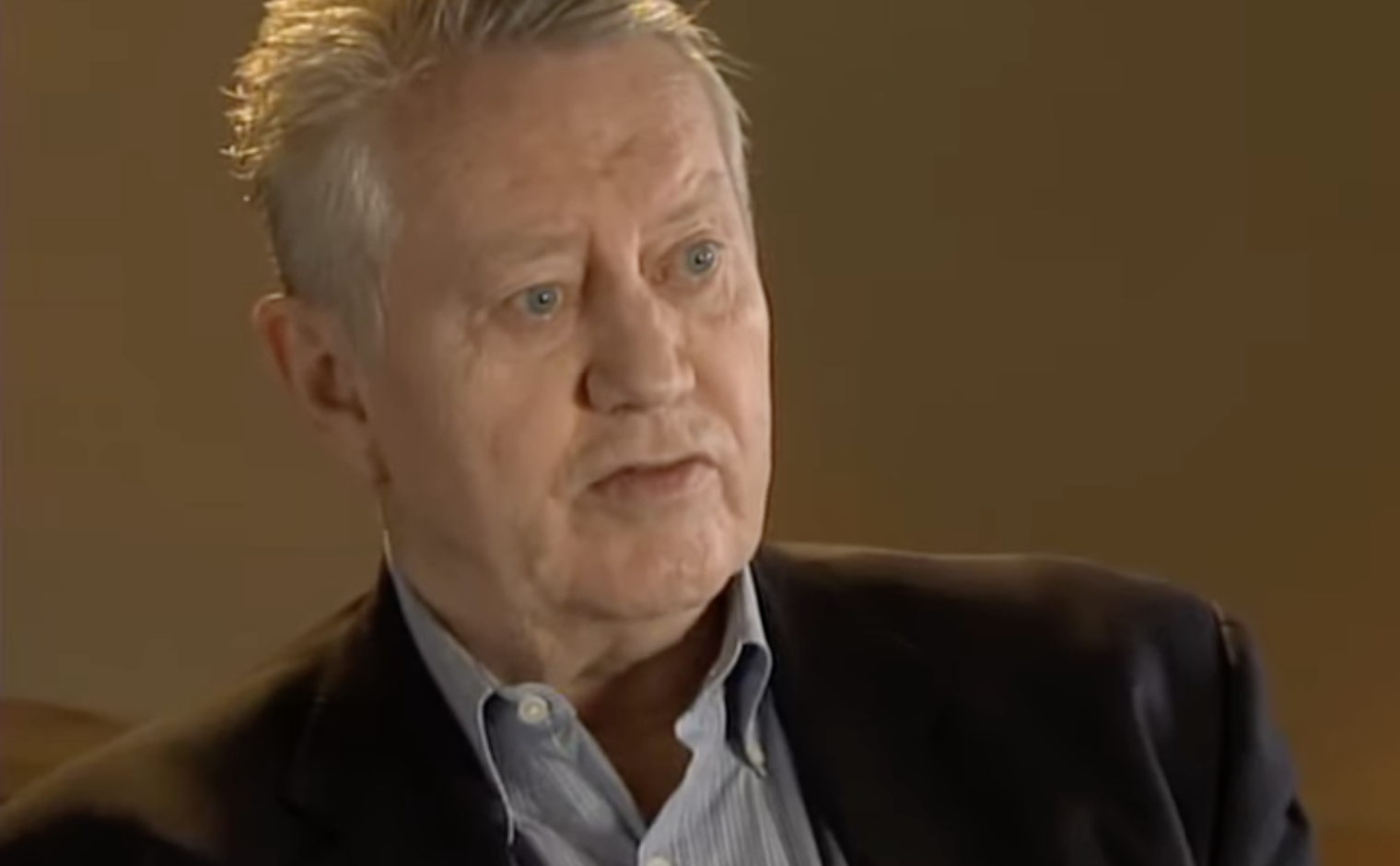 Chuck Feeney tijdens een interview met UCSF (still uit video)