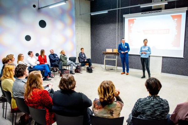 Oranjefonds aan het woord tijdens de Dag van de Vrijwilliger (C) Maarten de Kok Oranjefonds aan het woord tijdens de Dag van de Vrijwilliger (C) Maarten de Kok