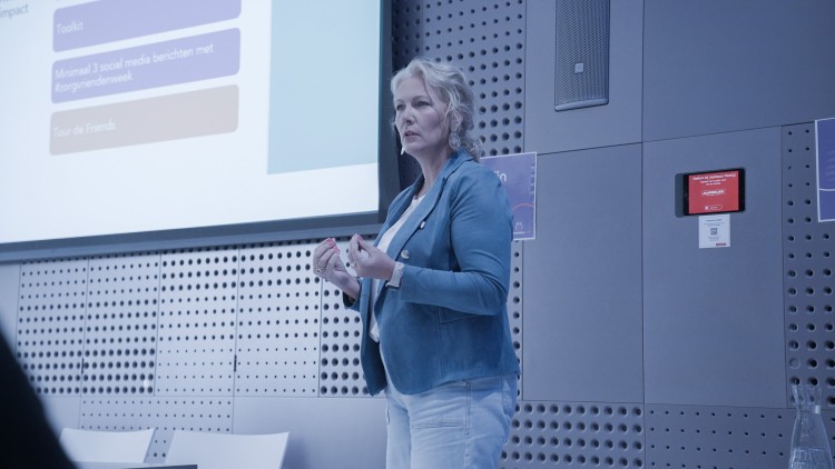 Ellen Zanderink (MST) spreekt over de Zorgvriendenweek (C) Jin Jelier