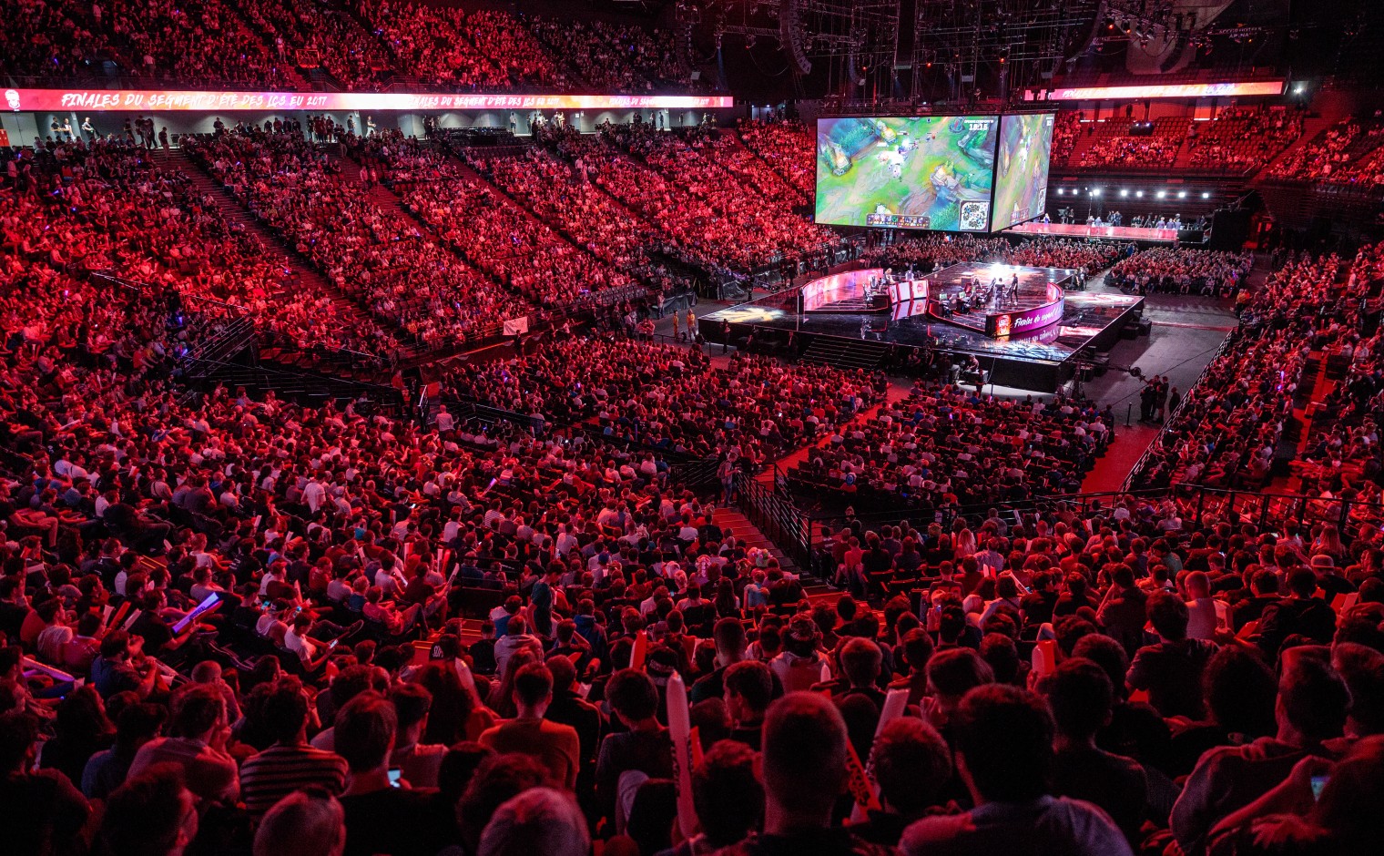 Presentatie League of Legends in het stadion met Sanquin