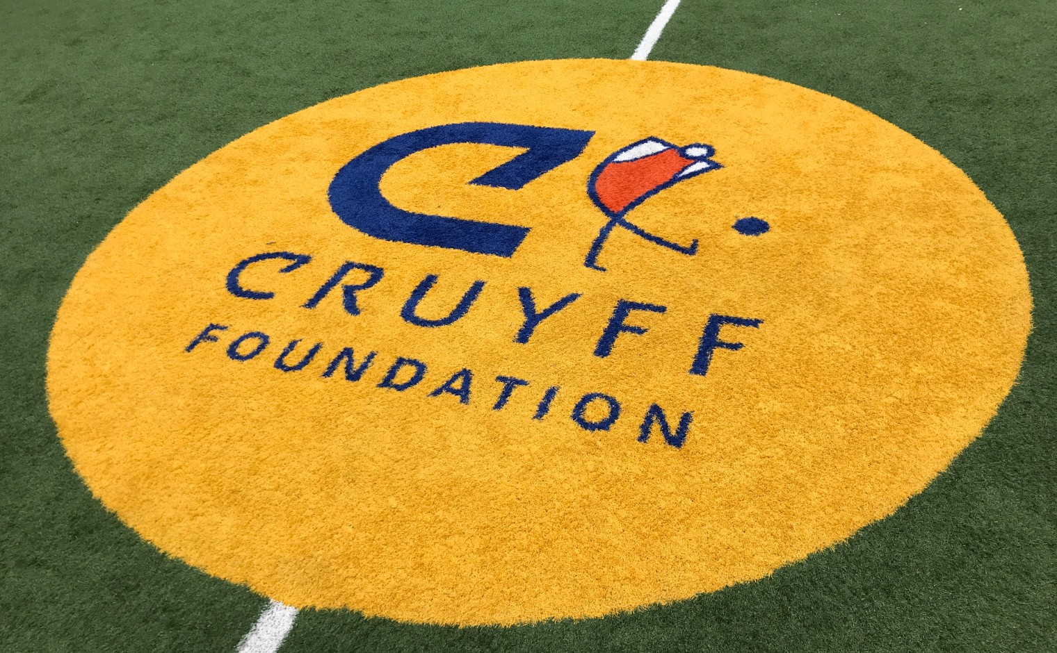 De middenstip van een Cruyff Court in Den Haag.