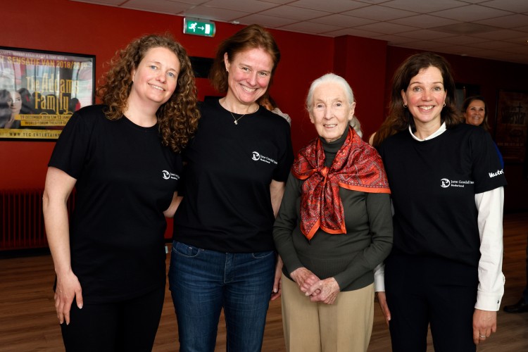 Het team van JGI NL met Jane Goodall (v.l.n.r. Monique Spaan, Jeanine Eleveld, Jacolien Vreugdenhil) (C) Roy Borghouts