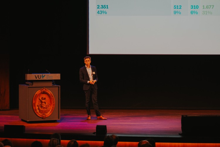 René Bekkers presenteert de bevindingen van Geven in Nederland 2026 tijdens de Dag van de Filantropie (C) Dag van de Filantropie
