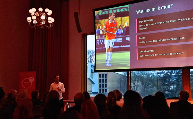 Dennis Warmerdam spreekt tijdens het jubileumevent van Impact Matters (C) Marijn Thijs