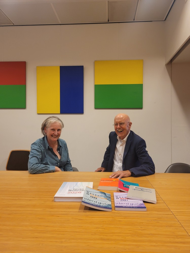 Petra en Theo tijdens hun gesprek op de VU, begin juli