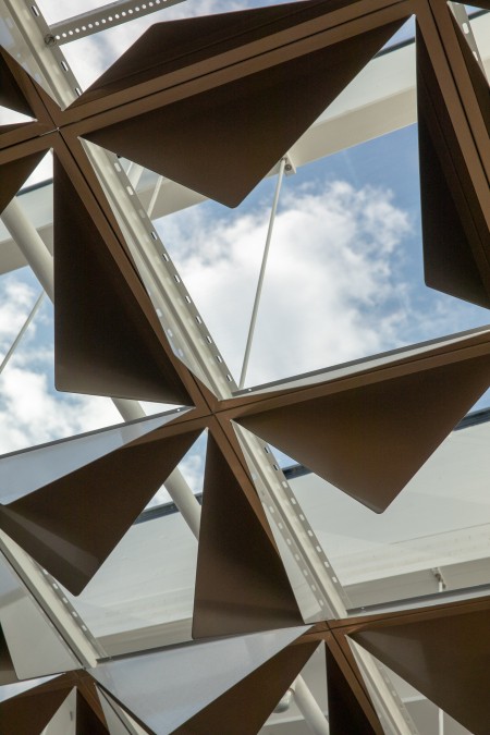 Bladerdak van het kantoor van de Goede Doelen Loterijen.