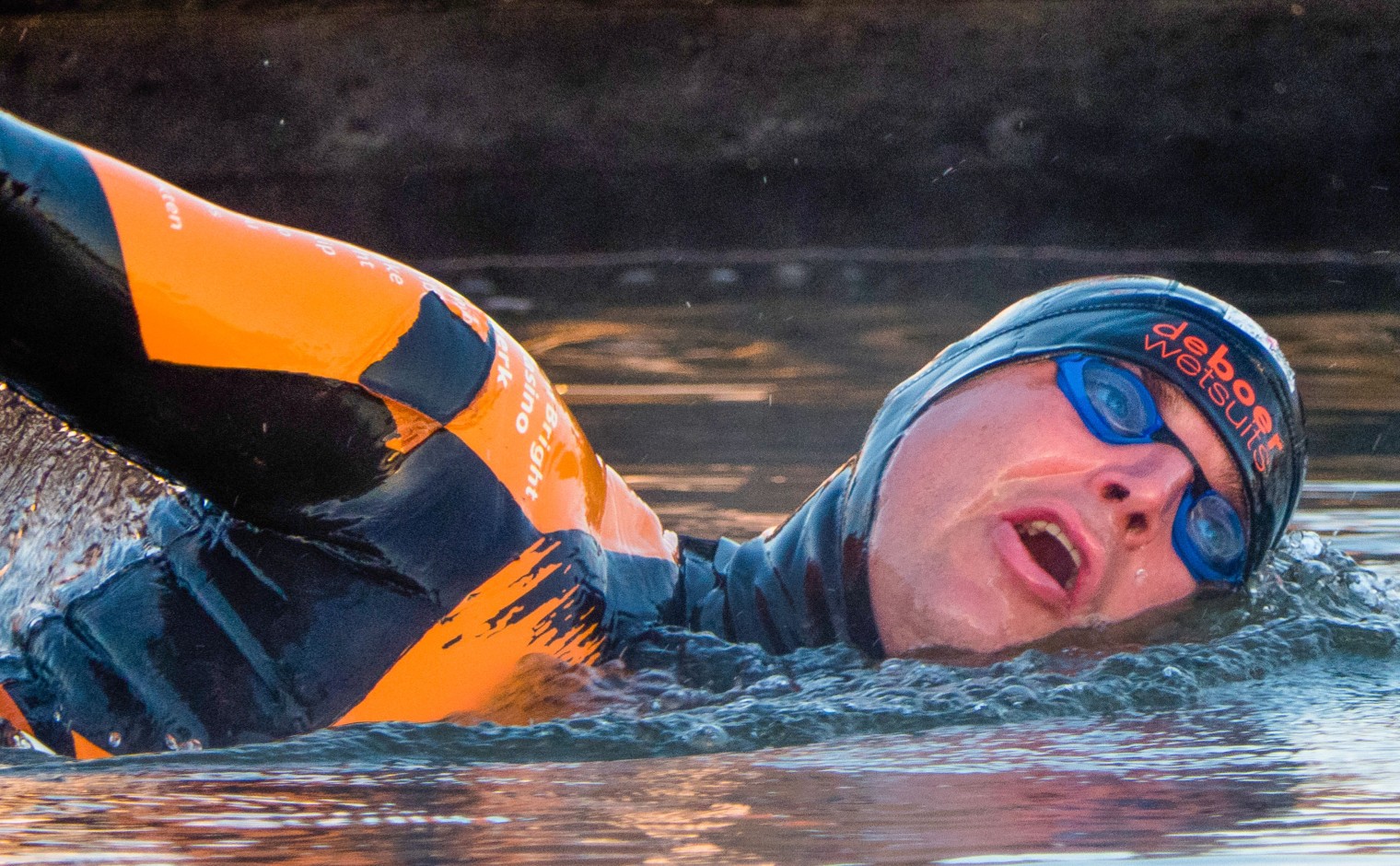 Maarten van der Weijden tijdens een zwemtocht in 2019.