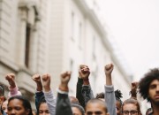 Met gevaar voor eigen leven: mensenrechtenactivisten ook online aangevallen
