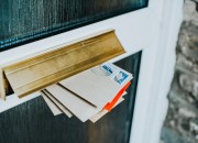 Deense overheidspostdienst stopt briefbezorging, tot ongenoegen van non-profitkoepel