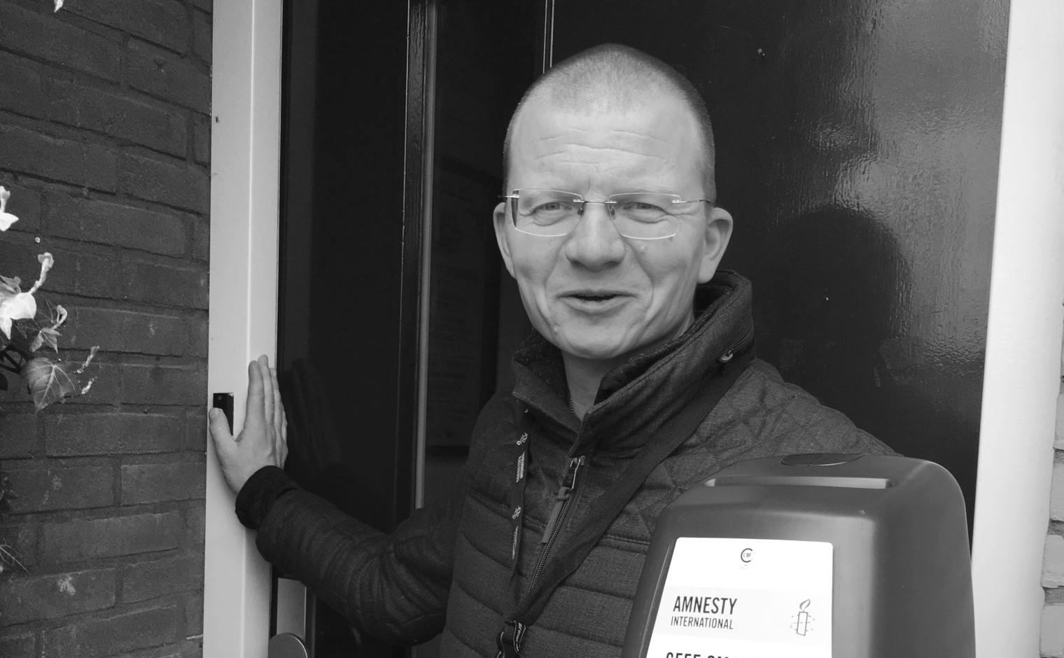 Teije Brandsma, met collectebus.