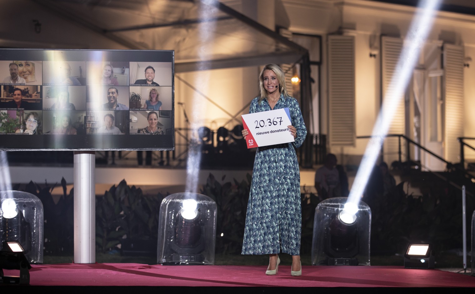 Dionne Stax presenteerde de eindstand van 'Nederland staat op tegen kanker'.