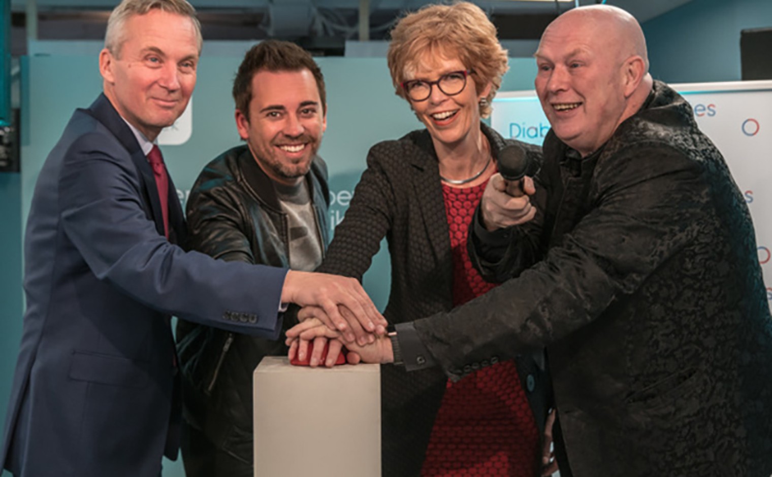 Hanneke Dessing bij de aftrap van de Suikerafkickkliniek in 2016, met o.a. Manuel Venderbos en Pierre Wind.