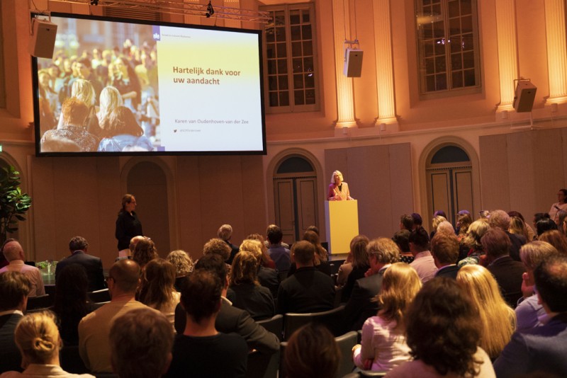 Karen van Oudenhoven beantwoordt vragen uit de zaal (C) Goede Doelen Nederland