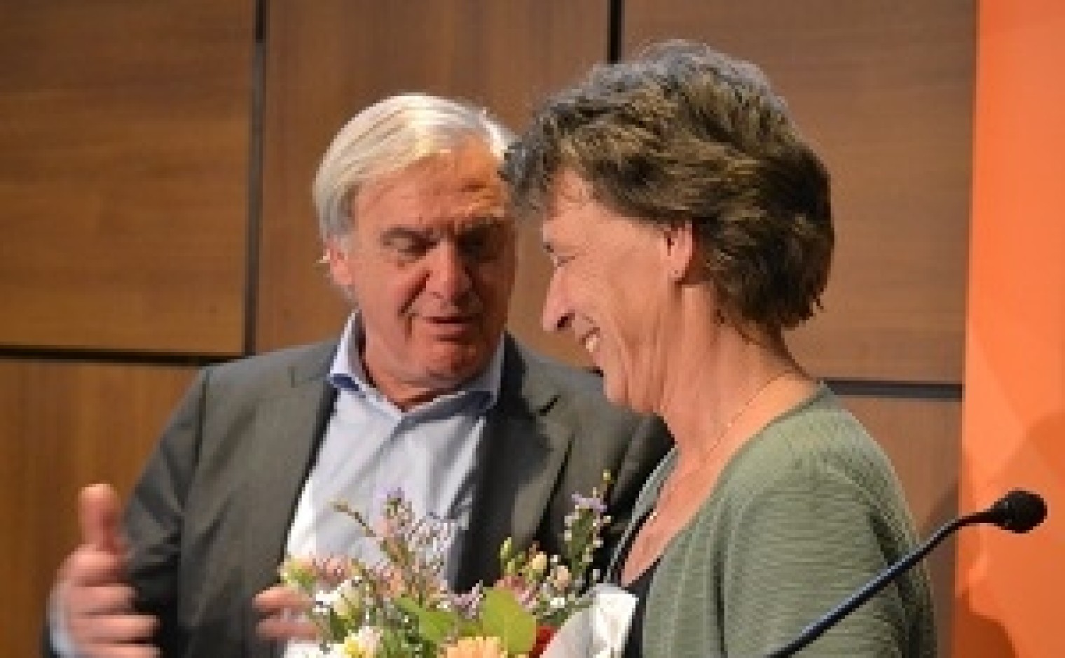 André Bolhuis en Anneke van Zanen tijdens de vergadering van maandag 15 april 2019.