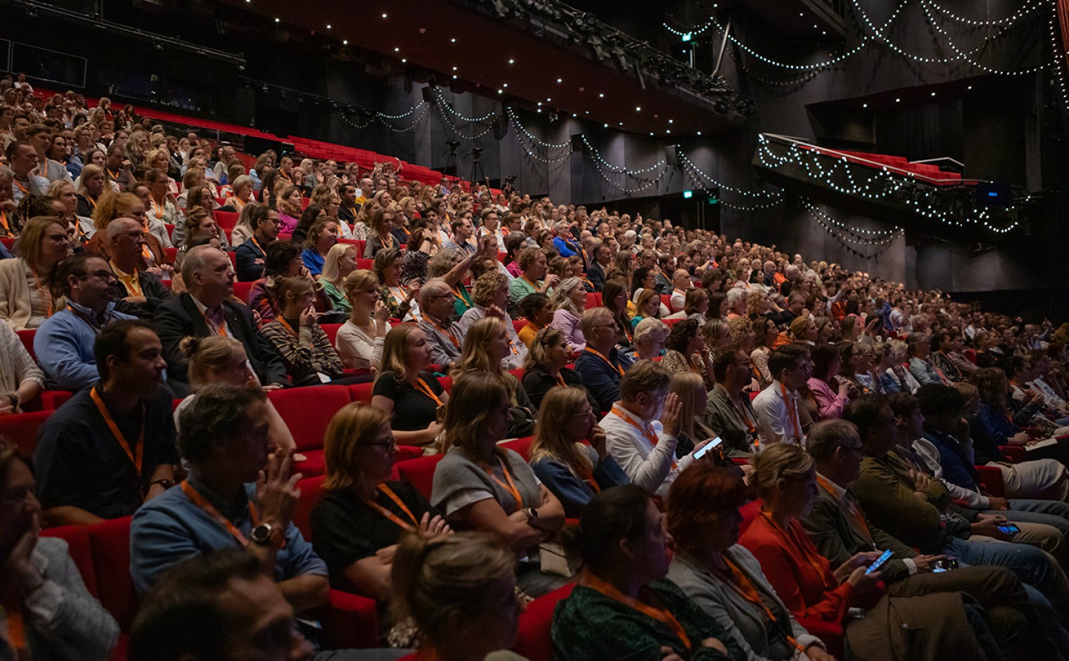 De Grote Theaterzaal zat vol tijdens de opening van de Vakdag 2024.