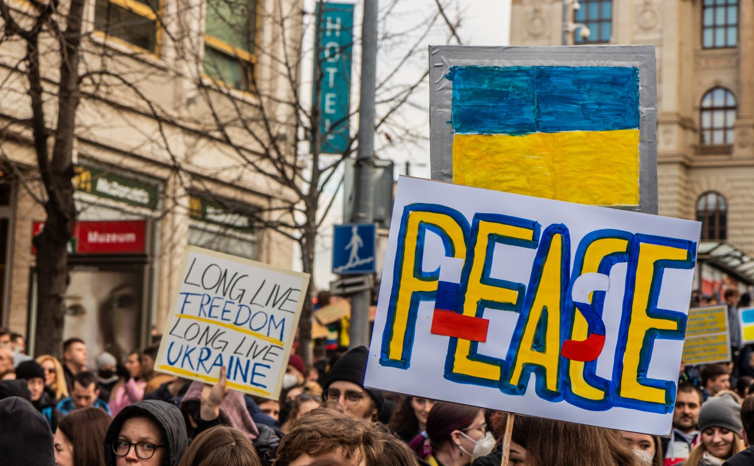 Protest tegen de oorlog in Oekraïne in Praag, Tsjechië, op zondag 27 februari 2022.
