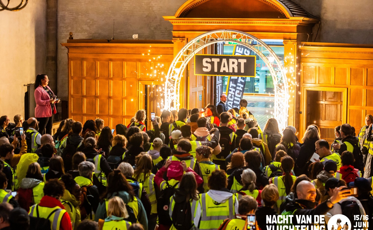 Startmoment van de Nacht van de Vluchteling in Rotterdam.