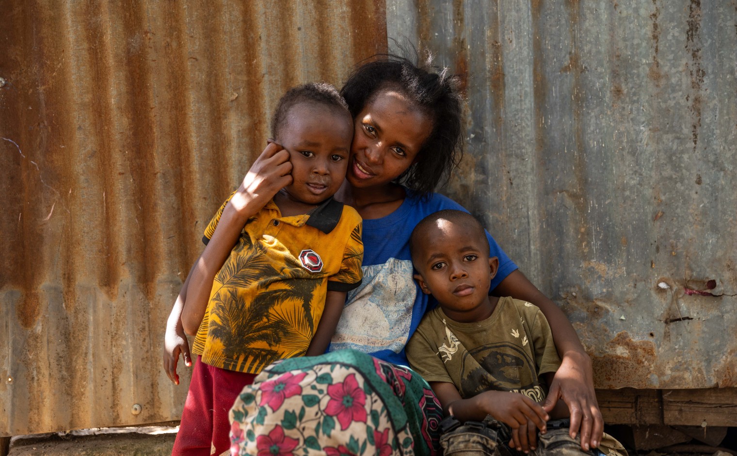 VSO zet zich in voor Elizabeth uit Kenia, zodat ze eerlijk betaald wordt voor haar werk als afvalraper.