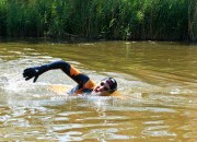 Van der Weijden volbrengt alle 196 kilometer Elfstedenzwemtocht, haalt 3,9 miljoen euro op