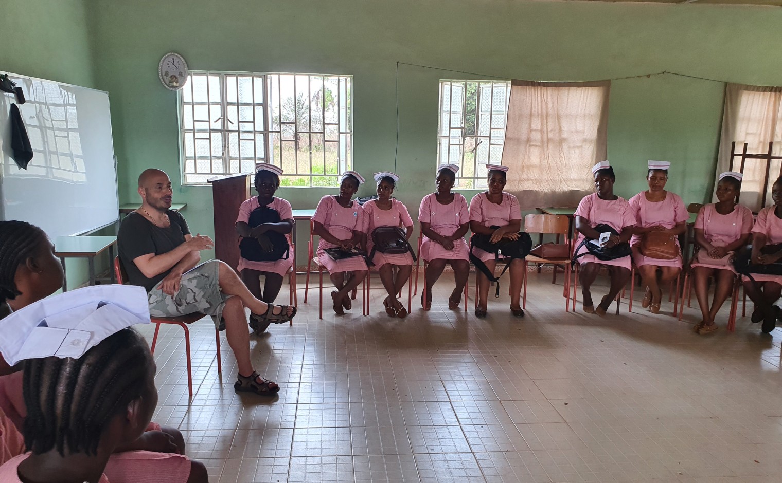 David Heyer bij Nursing School Salone.