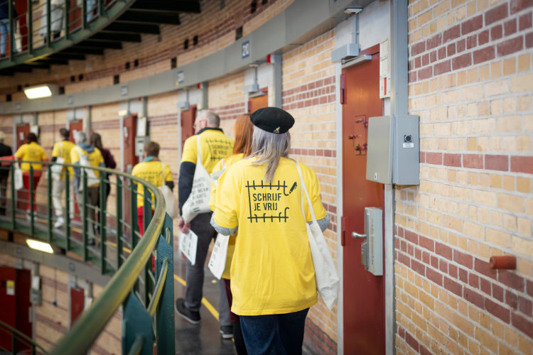 Deelnemers van Schrijf je Vrij in de Koepelgevangenis (C) Amnesty International