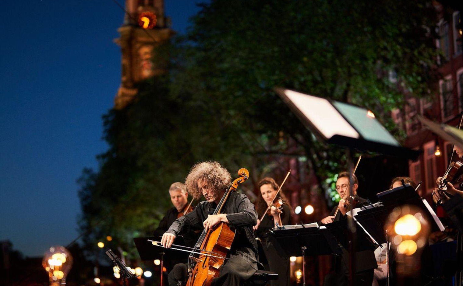 Het Prinsengrachtconcert vindt ieder jaar plaats in Amsterdam.