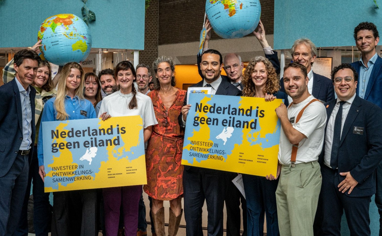 Een brede coalitie aan maatschappelijke organisaties overhandigde op 9 september een petitie aan verschillende politieke partijen.